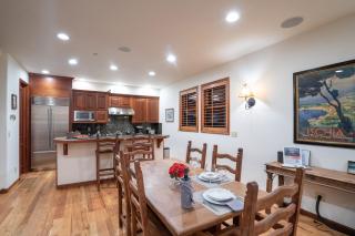 South Pacific Townhouse by Exceptional Stays - 5