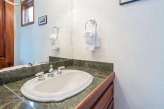 South Pacific Townhouse by Exceptional Stays - 3