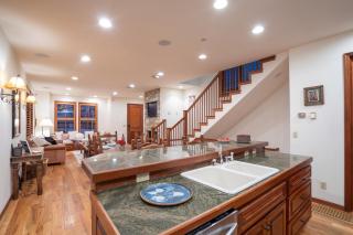 South Pacific Townhouse by Exceptional Stays - 2