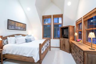 South Pacific Townhouse by Exceptional Stays - 1