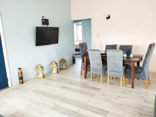 FeeFees stay cation - 2