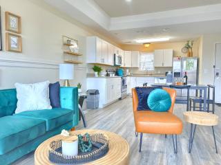 Gorgeous Resort, Fish Private Lake, Pools, Golf! - Branson West - 0