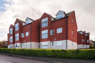 Modern 3 Bedroom Apartment near Chesterfield - 8