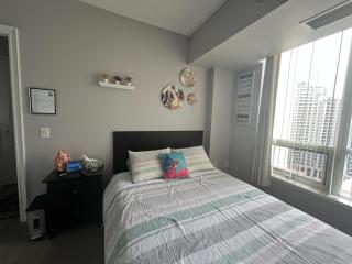 Home stay - Room with Yonge Street view and 3 Star Hotel Amenities - Toronto - 7