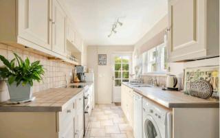Chapter Cottage - Cosy Escape in central Malmesbury, Sleeps 4, and Dog-Friendly! - Malmesbury - 6