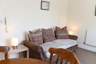 2 bedroom flat with free parking - Cardiff - 7