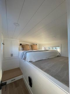 Tiny Home Getaway - - 8