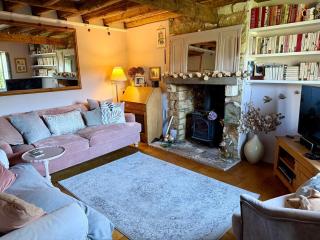 Charming Escape - Dog-Friendly Writer's Stone Cottage in the Stroud Valleys - Chalford - 1