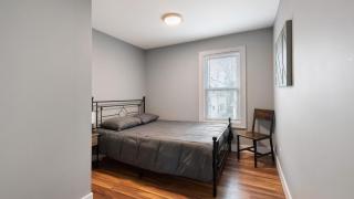 Walk to Niagara Falls. Renovated 3 bed house! - Niagara Falls - 2