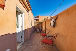 Historic Adobe Casita Downtown Specious 620 Sq Ft, King Bed and Patio - Santa Fe - 1