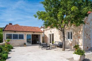 NEW! Stone Villa Olim Civitas with 3 bedrooms, private pool, and sea views - Škrip - 5