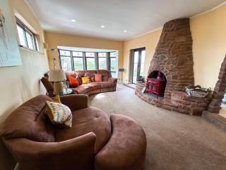 Dog-Friendly Country Home, Woodburner, Private Fields & Hot Tub! - Deerhurst - 9