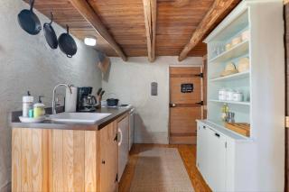 Rustic Baileys Retreat Cabin Near Wineries! - 2