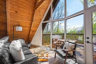 Charming A-Frame Cabin w Hot Tub & Mountain Views - Gatlinburg - 0