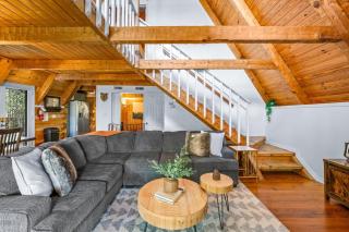 Charming A-Frame Cabin w Hot Tub & Mountain Views - Gatlinburg - 6