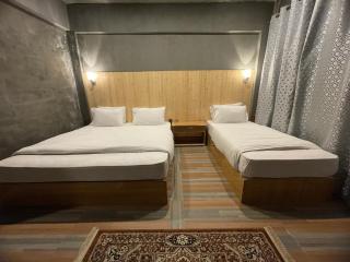 Hunza Huts Hotel & Resort - Baltit - 8
