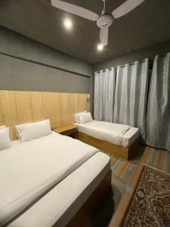 Hunza Huts Hotel & Resort - Baltit - 3