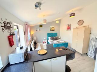 Comfortable Studio Apartment Free Parking - Farnham Royal - 1