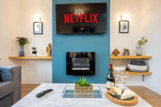 Luxury 5 Bed House With Parking - 6