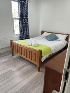 GRAVENEY HOUSE -Sleeps 8 - London Zone 3 - London - 9