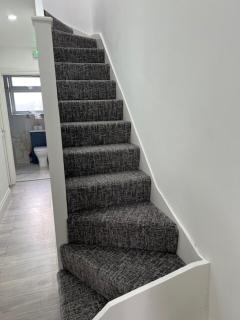 GRAVENEY HOUSE -Sleeps 8 - London Zone 3 - London - 1