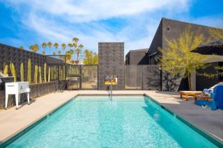 Blackhaus C: 4 Bedroom Suite by AvantStay 4-Room Retreat - Palm Springs - 0