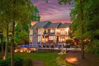 Boathouse Cove by AvantStay Pool Swim Dock Hot Tub - Lake Norman of Catawba - 9