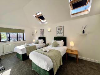 Elegant Family Home in Prestigious Neighborhood - Olton - 7