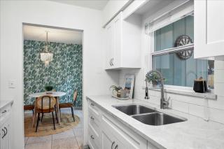 Coastal Pool Bungalow - 15 Mins to Famous Beaches - 3