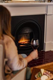 King beds with fireplace and spa bath with Parking and Central location - Hobart - 9