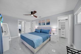 King Bed Hot Tub Pool Table Video Games - Cape Coral - 3
