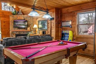 Cozy Gatlinburg Cabin with Hot Tub - Gatlinburg - 8