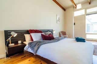 3 minutes from Glenelg Beach - 0