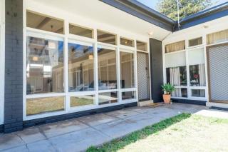 3 minutes from Glenelg Beach - 6