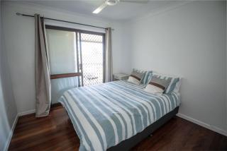 Marina Views - Waterfront and Sleeps 8 People - Buddina - 5