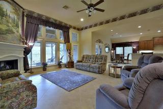 Massive 4 bedroom in great neighborhood - 8