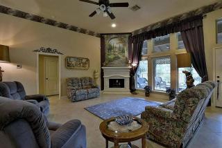 Massive 4 bedroom in great neighborhood - 2