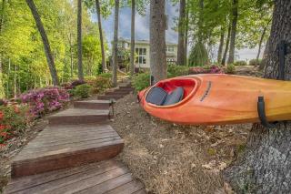 Lakeside Landing by AvantStay Private Dock - Mooresville - 1