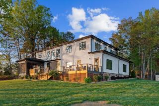 Paradise Peninsula by AvantStay Waterfront Private Beach Hot Tub View - Mooresville - 0