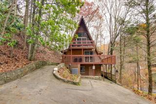 A-Frame with Hot Tub Half Mi to Ober Gatlinburg! - Gatlinburg - 0