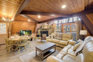 A-Frame with Hot Tub Half Mi to Ober Gatlinburg! - Gatlinburg - 6