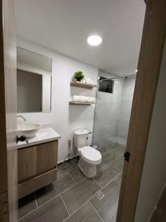 202 Nuevo Poblado y Provenza muy cerca - Medellín - 3