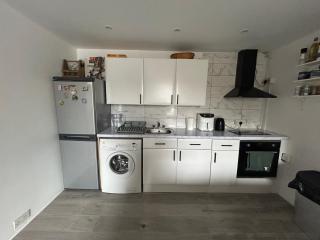 Bright bedroom with king side bed and shared bathroom or whole one bedroom apartment - Édimbourg - 2