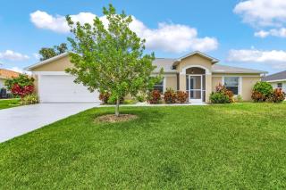 Heated Pool with Freshwater Canal View - Tropical Oasis - Roelens - Cape Coral - 2