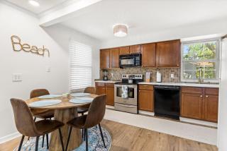 NO WORRIES! Beachy cottage 5 Minute walk to beach - 6