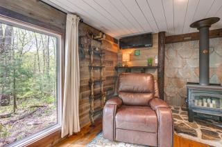 Hocking Hills Social Distance Cabin with Hot Tub - Laurelville - 6