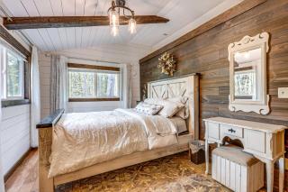 Hocking Hills Social Distance Cabin with Hot Tub - 2