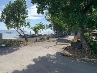 Wake up to the Sea of Bali Beachfront luxury plus - Singaraja - 2