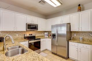 2 Mi to Desert Diamond Arena Home with Patio! - Phoenix - 9