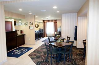 Cobblestone Inn & Suites - Langdon - 3